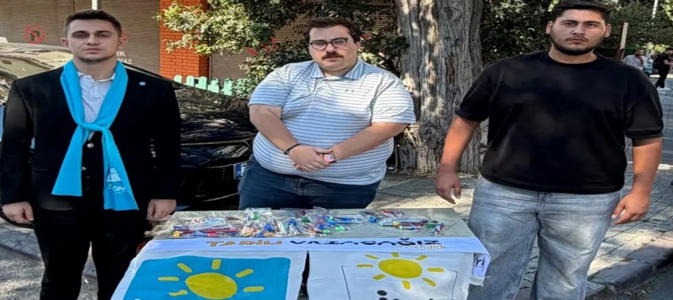 İYİ Parti Üsküdar’dan Öğrencilere Kırtasiye Desteği
