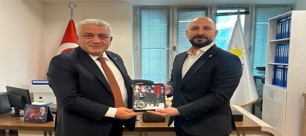 İYİ Parti Üsküdar Teşkilatından İl Sekreteri Hasan Ofluoğlu’na Ziyaret