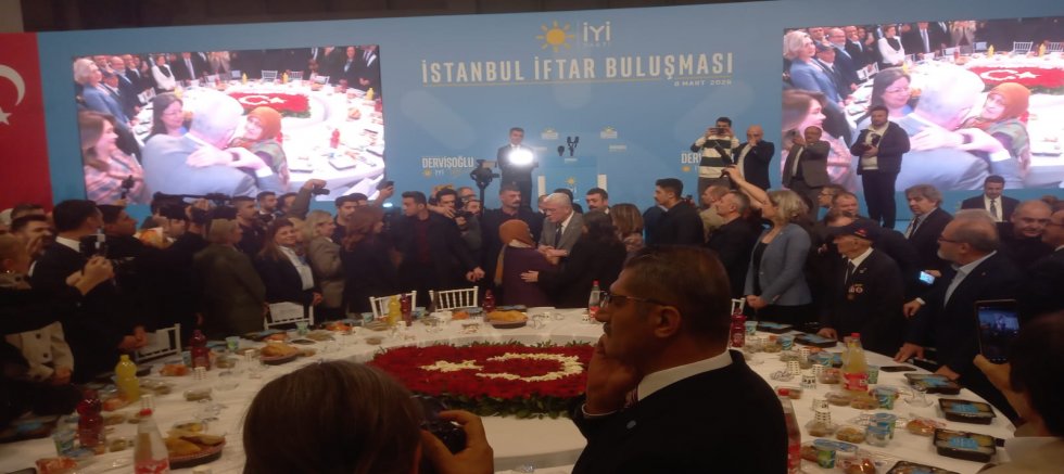 TÜYAP’ta İYİ Parti Rüzgârı: Dervişoğlu’ndan İktidar Mesajı