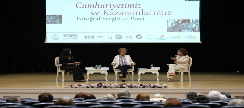 ÜSKÜDAR’DA “CUMHURİYETİMİZ VE KAZANIMLARIMIZ’’ SERGİSİ VE PANELİ DÜZENLENDİ