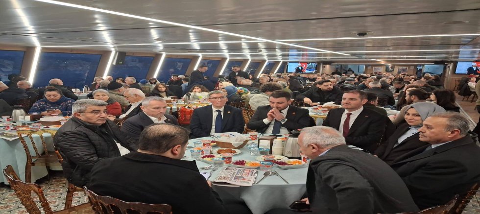 Üsküdar Esnafı Aynı Sofrada: Valide Sultan Gemisi’nde Bereketli İftar Buluşması