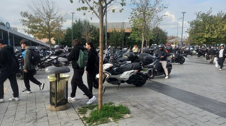 Marmaray Girişi Motosiklet Otoparkına Döndü! 