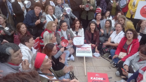 Şirinevler Meydanı Tencere Sesleriyle Çınladı: “Yoksulluk Kadınların Kaderi Olamaz”