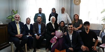 AK Parti Üsküdar'da En Yaşlı Üyesini Ziyaret Etti