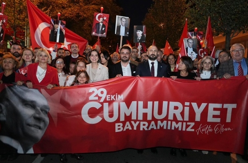 Üsküdar’da Cumhuriyet Coşkusu: Binlerce Kişi Tek Yürek Cumhuriyet İçin Yürüdü